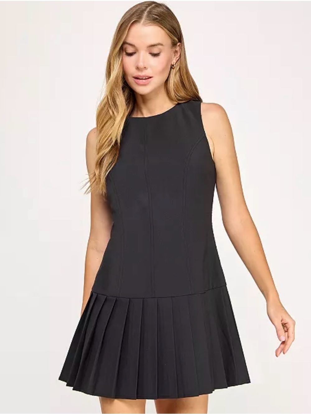 Comments Sleeveless Black Pleated-Hem Mini Dress size M